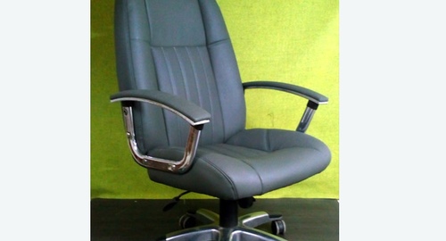 Перетяжка офисного кресла кожей. Электроугли